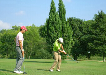 initiation au swing sur le parcours de golf